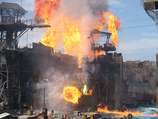 Illustration for article titled They're still doing a Waterworld show at Universal Studios - and it actually looks amazing!
